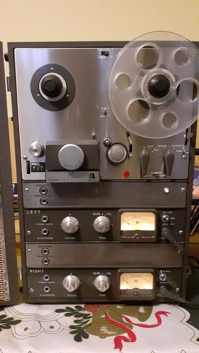 Akai M7 pe lampi la cutie (revox sony teac)