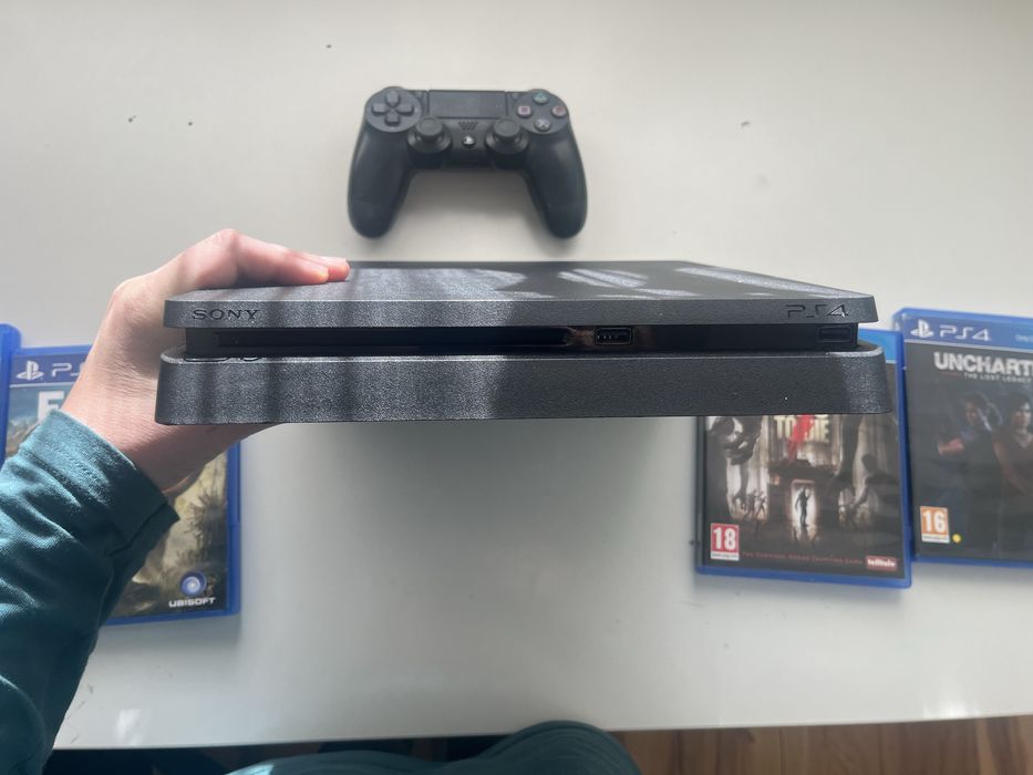 Ps4 slim + 23 de jocuri