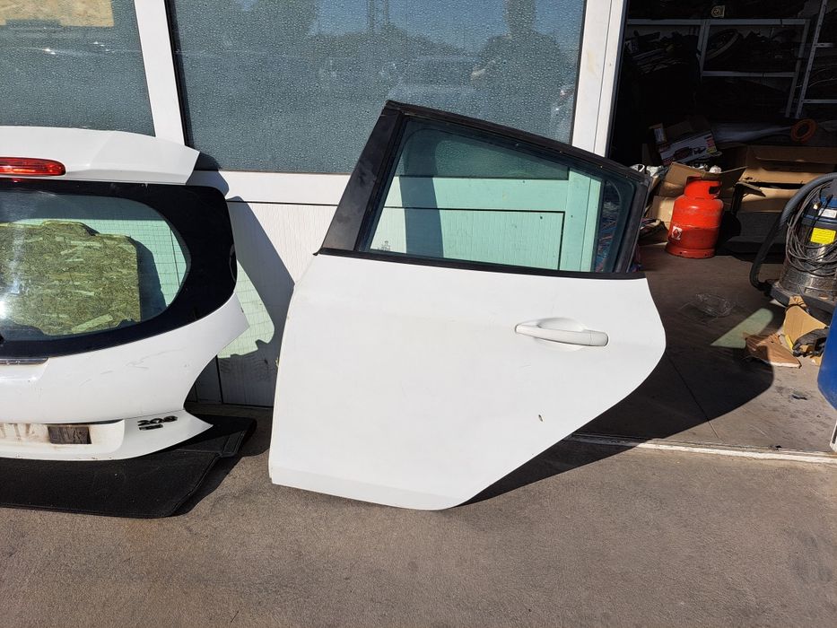 Врати за Пежо 208 от 2012г до 2020г