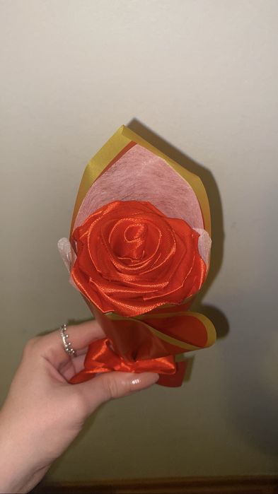 Trandafiri din satin