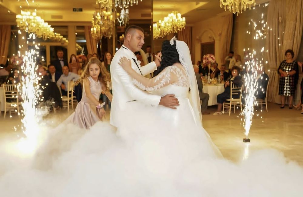 Fum greu & baloane cu fum - Dansul mirilor