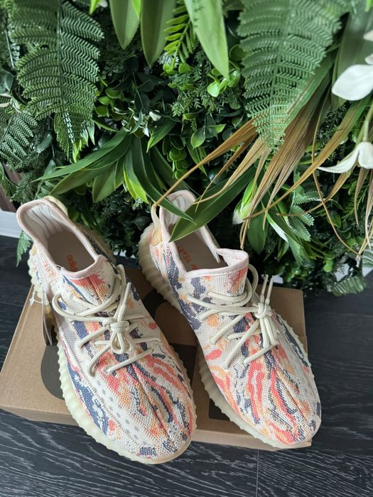 Yeezy Boost 350 V2