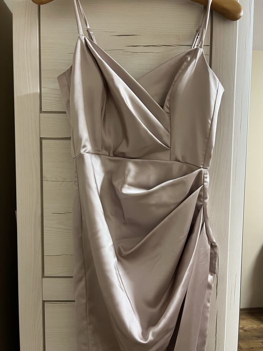 Официална рокля цвят бадем