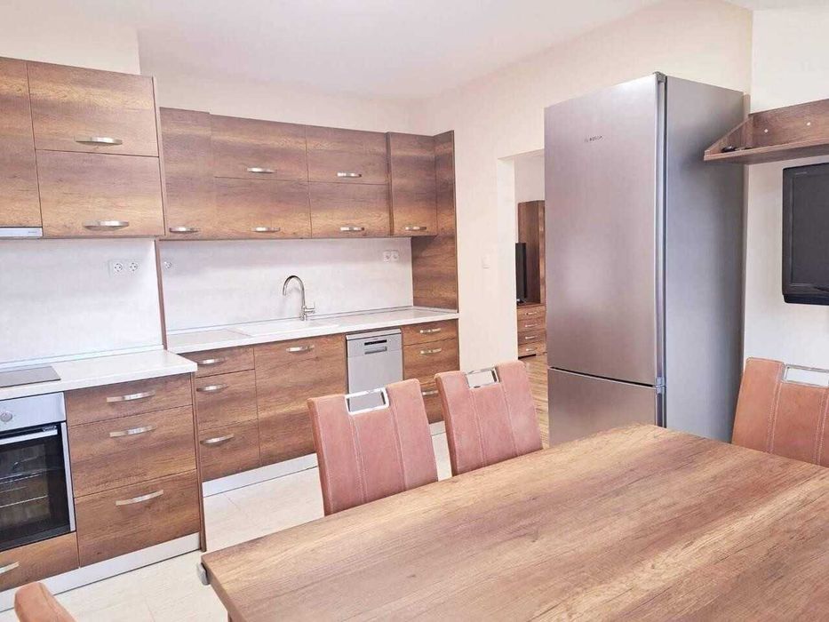 Дава се под наем Тристаен апартамент в Пловдив, Кършияка - 90 кв.м за 425 € - Снимка #1