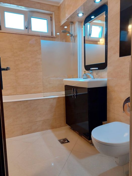 Inchiriez apartament cu 2 camere (64mp)