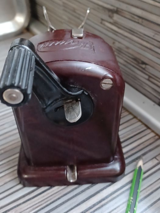 Hema Ретро,бакелитена острилка за моливи,.Настолна