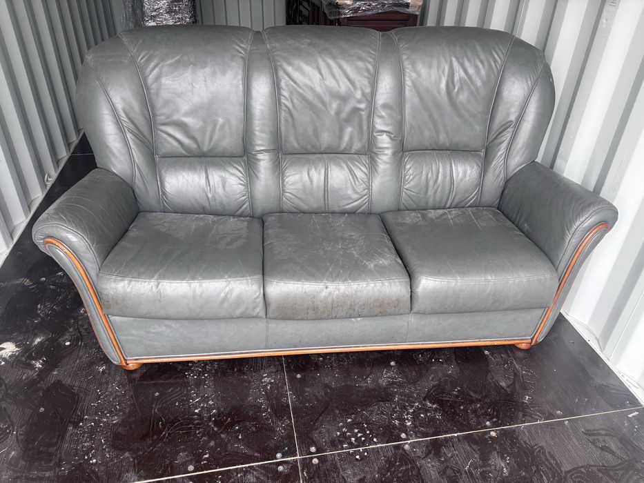 Диван от естествена кожа