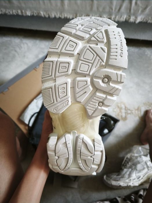 Balenciaga Runner v2
