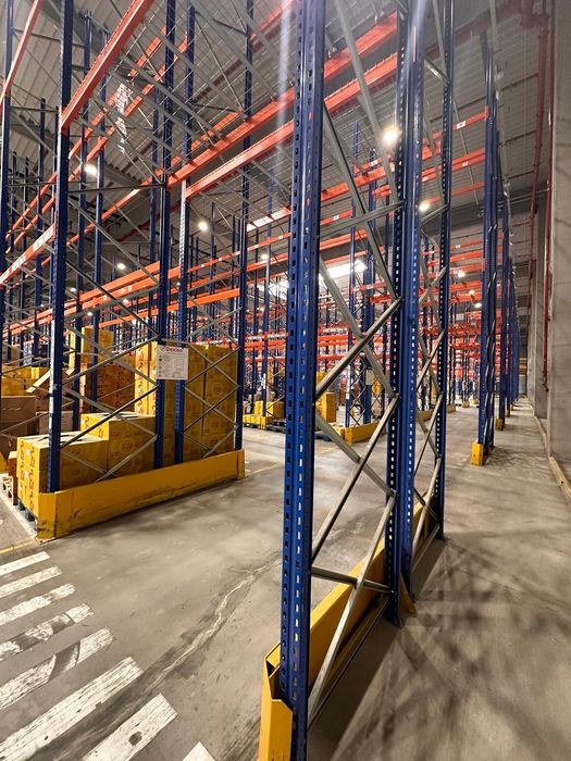 vând rafturi metalice industriale