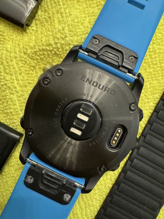 Garmin Enduro SmartWatch Incarcare Solara