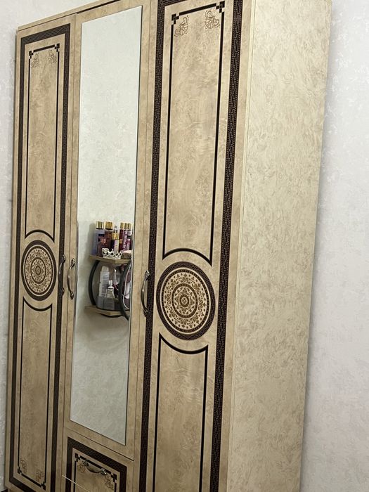 Срочно продам ! Две кровати , два шифаньера ,