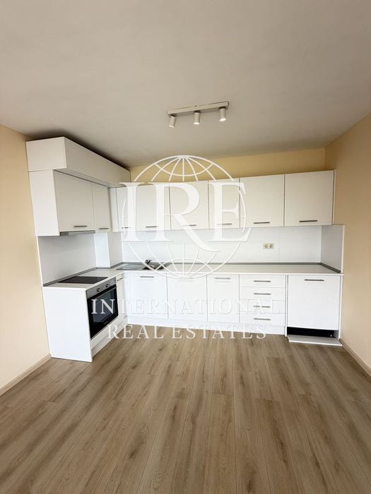 Продава се Двустаен апартамент в Варна, Аспарухово - 70 кв.м за 1972 €/кв.м - Снимка #3