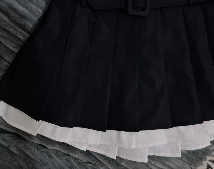 Дамска черна пола плисе с колан