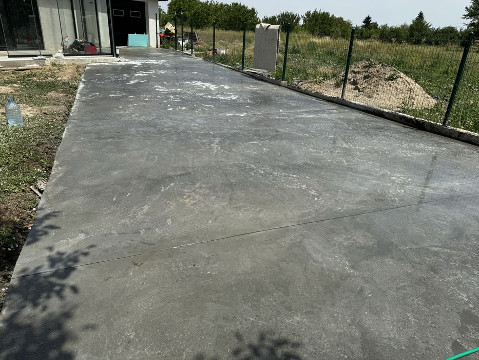 Полагане на подови замазки в цяла Страна