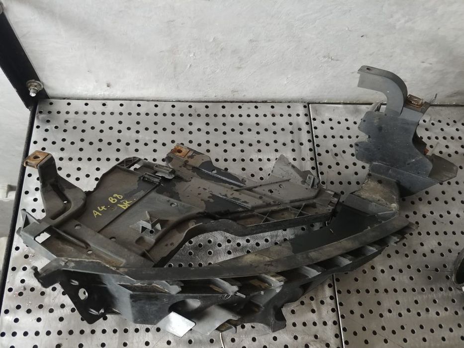 suport far dreapta audi a4 b8 8k 8k0805608a