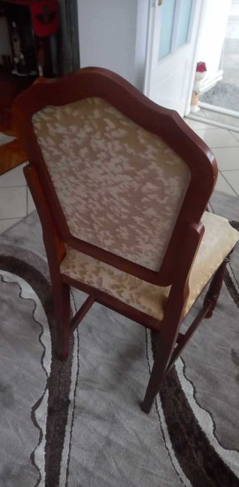 Vand 4 scaune pentru sufragerie