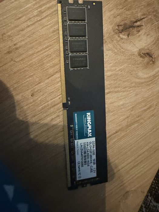 vand o placuta 16gb ram ddr4 3200 mhz