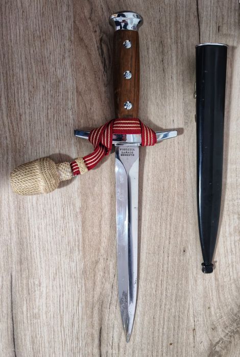 Pumnal de ofițer din Al Doilea Război Mondial, model elvețian din 1943, de Elsener Schwyz