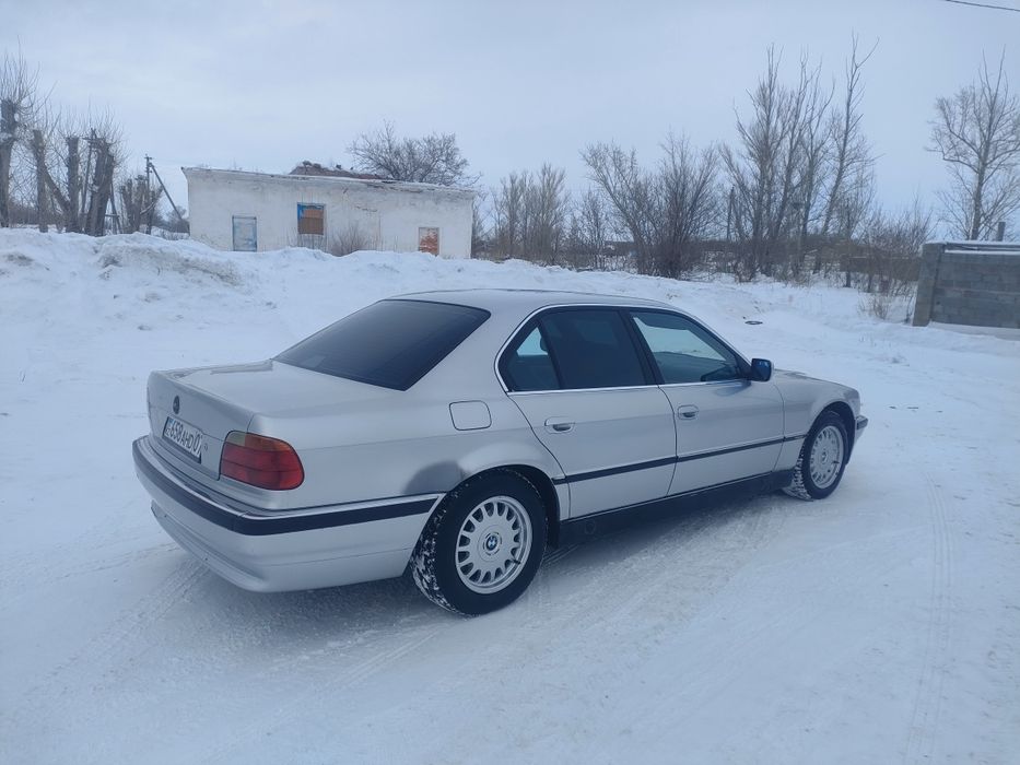 БМВ 370 бумер е38