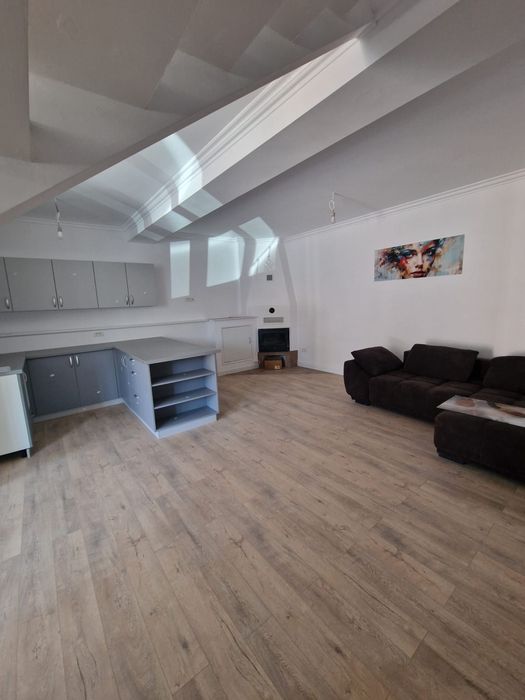 Apartament nou 62 mp, curte comună, zonă centrală Giarmata, mansardă dormitor, bucatarie open space și baie modernă