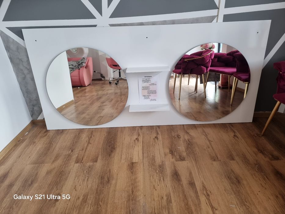 Тоалетка с две огледала