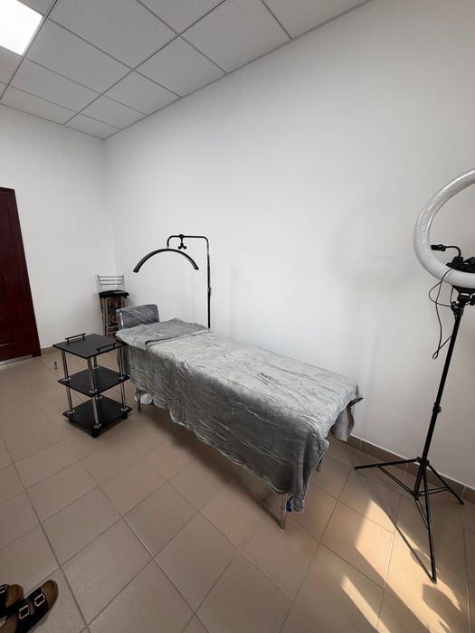 Сдам кушетку в БЦ Строителей 33
