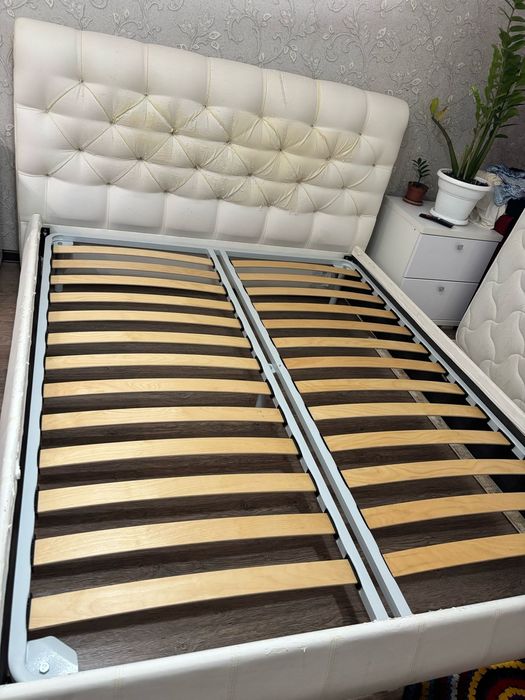 Кровать с матрасом. В 14мкр-не