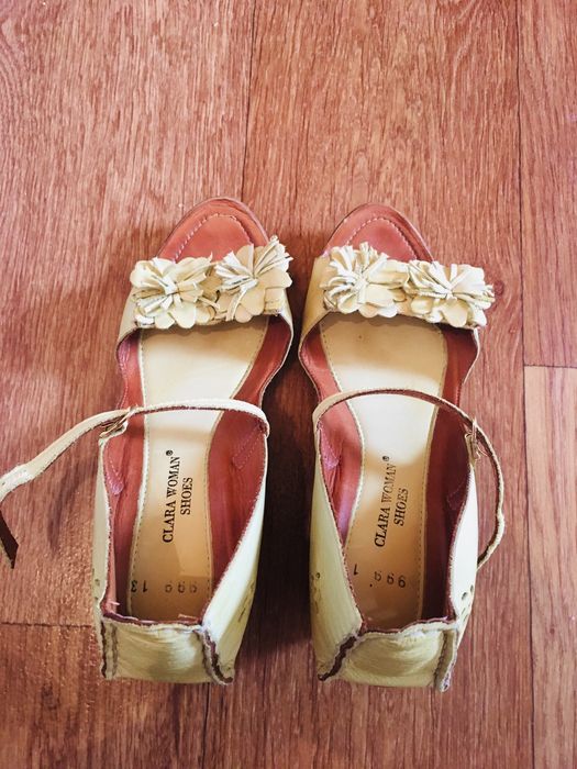 Босоножки на танкетке