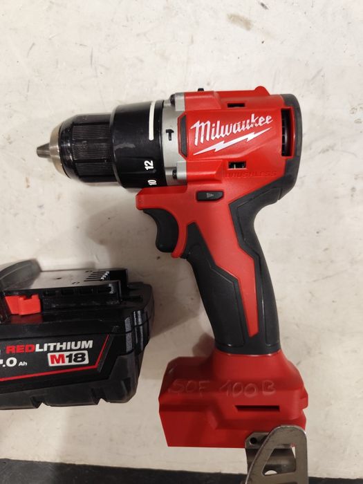 Топ модел безчетков винтоверт с удър Милуоки Milwaukee M18 BLPDRC + 4A