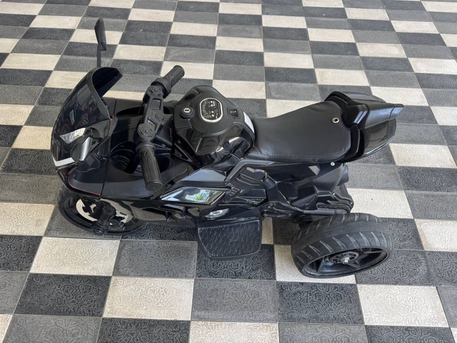 Detskiy motosikl sotiladi