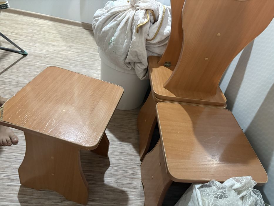Продам столь с 4 стульми