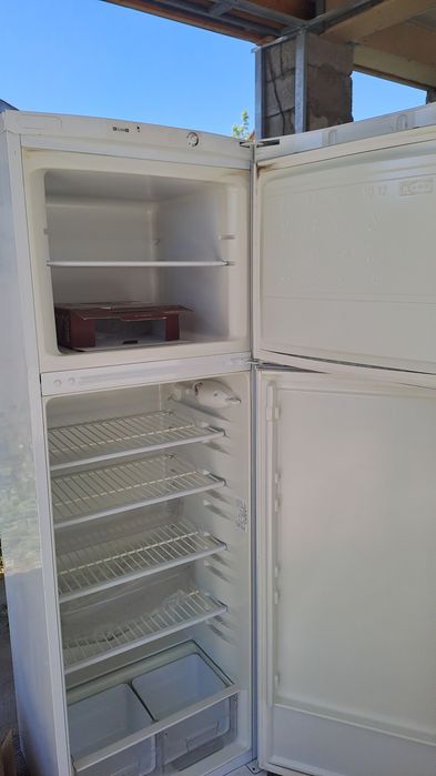 Продаётся холодильники фирмы "Indesit"