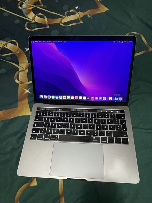 MakBook Pro 256 GB  13inch  touchbar