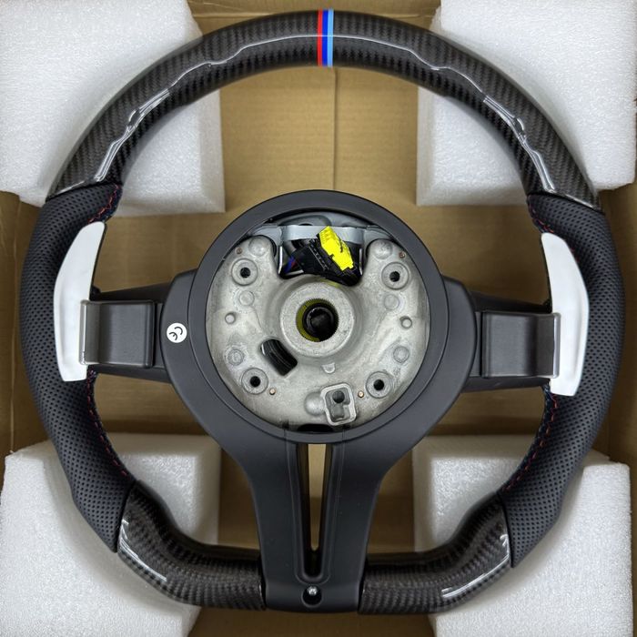 Карбонов Волан M Performance Цветни Конци BMW – F10/ F01 / F07 / F06