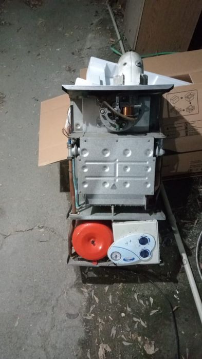 Продам газовую печку б/у на запчасти