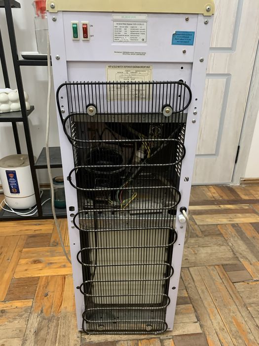 Кулер для воды для офиса и дома б/у в хорошем состоянии