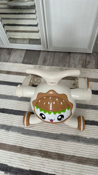 Каталка детская бежевого цвета