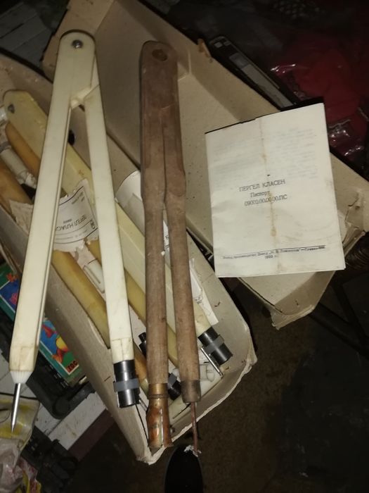 Пергел пластмасов, тринижник към пергел