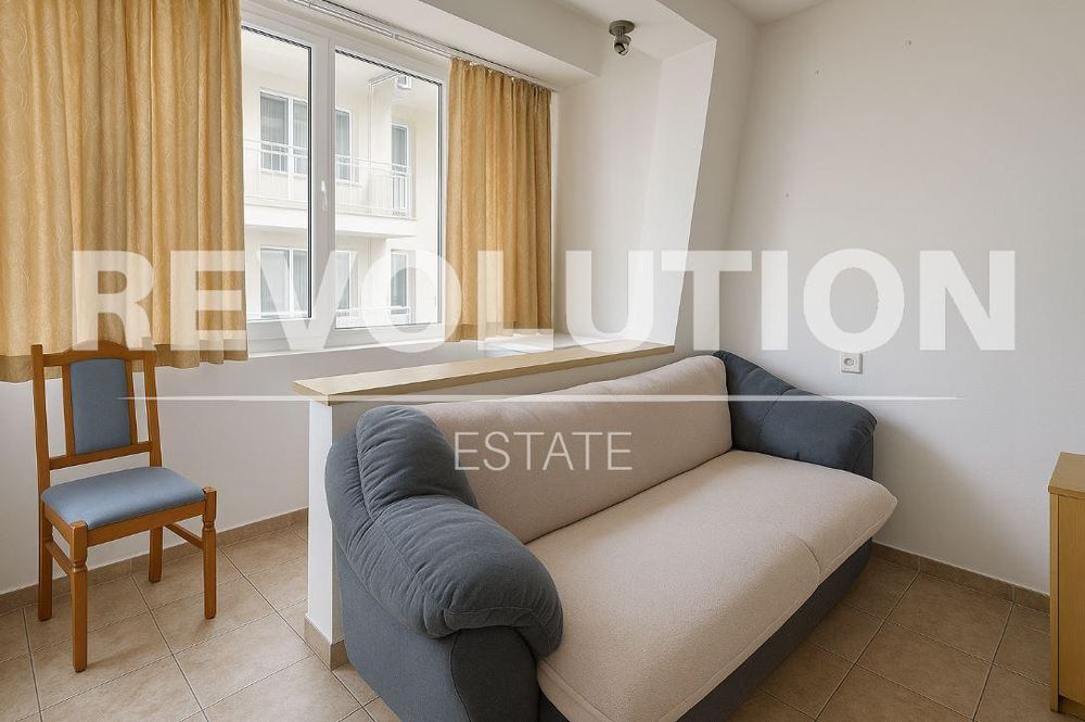 Дава се под наем Едностаен апартамент в Варна, Център - 30 кв.м за 300 € - Снимка #2