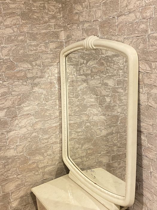 Зеркало в хорошем состоянии