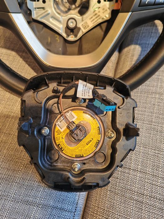 Volan BMW Sport Seria 3 F30 F31 Seria 4 F32 F33 F36 original cu airbag