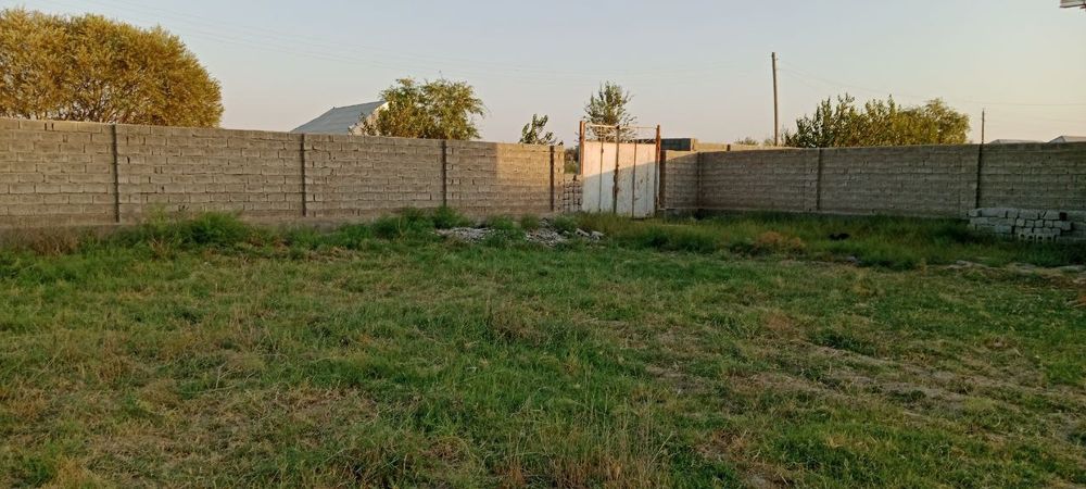 yer. 2 xona uy bn 8 sotix hovli oʻralgan srochnoy sotiladi