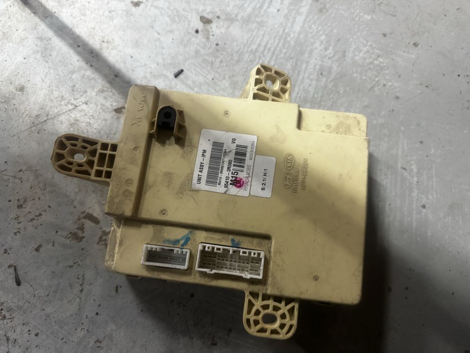 Блок abs блок ipdm  гитара и трапеция kia k7 2013