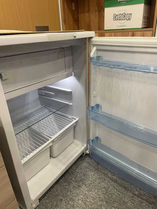 Холодильник Бирюса (удобен для офиса и для дома)