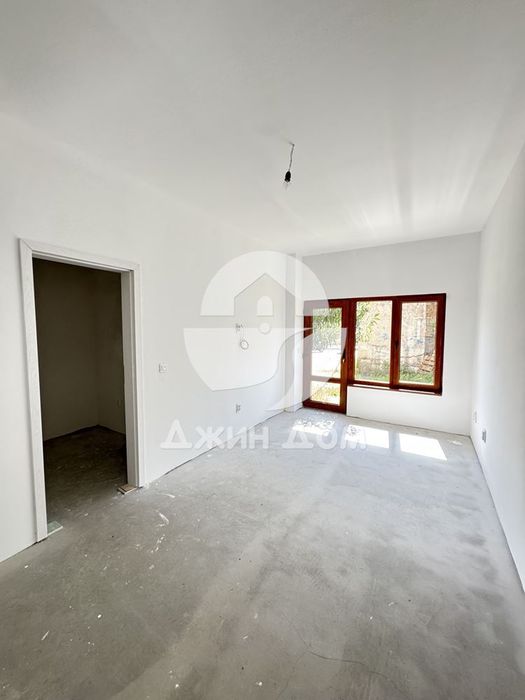 Тристаен апартамент БЕЗ ТАКСА в жилищна сграда, гр. Созопол