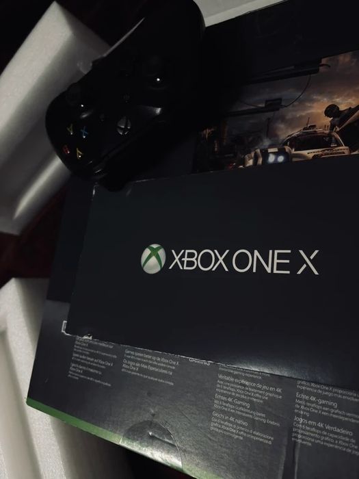 Xbox One X 1TB – 4K REAL – ca noua – Pachet cu 8 Jocuri