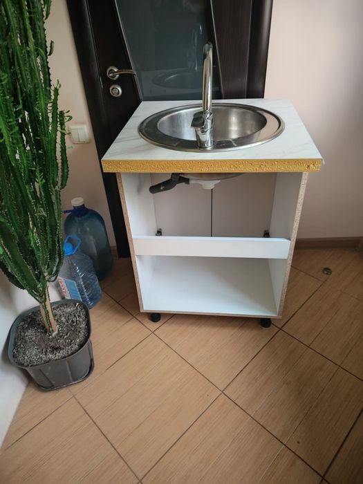 Продам кухонную тумбу мойку