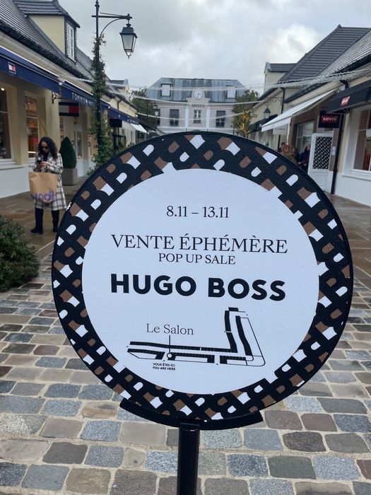 Vând geacă iarnă HUGO BOSS (originală ) M 48