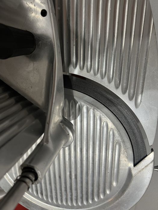 Професионална колбасорезачка