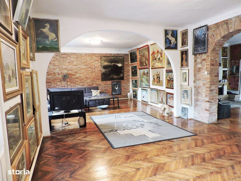 Vila impunatoare in Andrei Muresanu, D+P+M, teren 475 mp